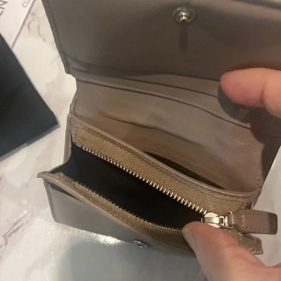 🇫🇷YSL PUFFER PETITE WALLET LAMBSKIN with COA - Picture 8 of 10